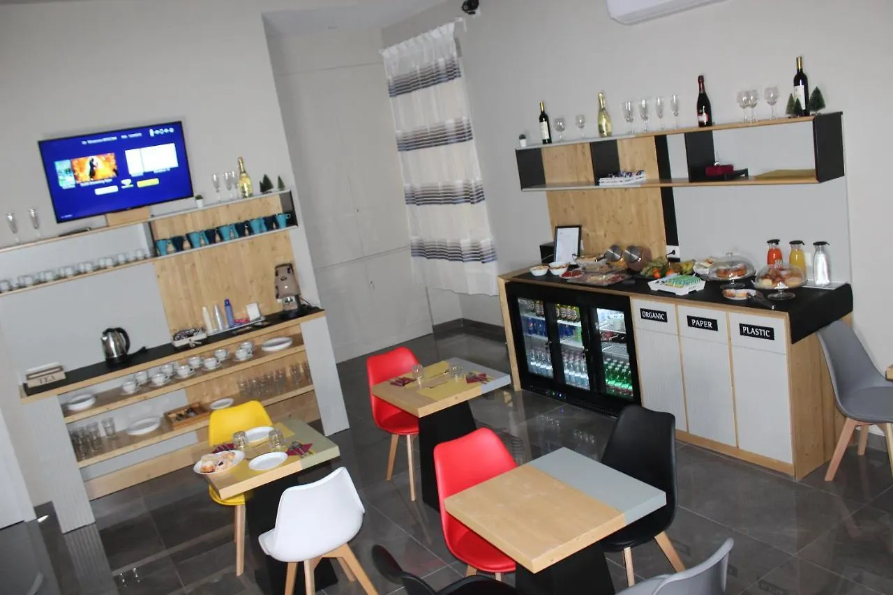 Be Italian Room Bovio 23 Naples 2*,  Italy