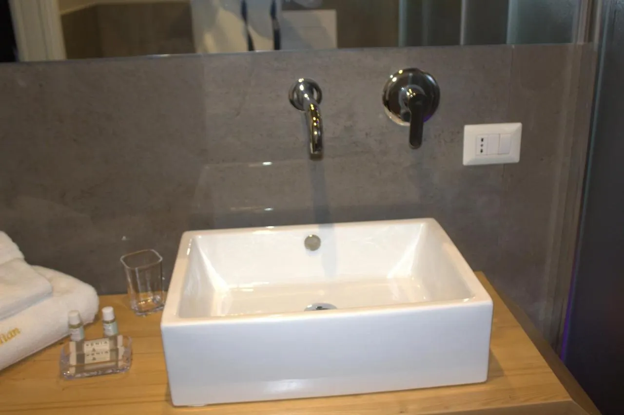 ** Guest house Be Italian Room Bovio 23 Naples Italy