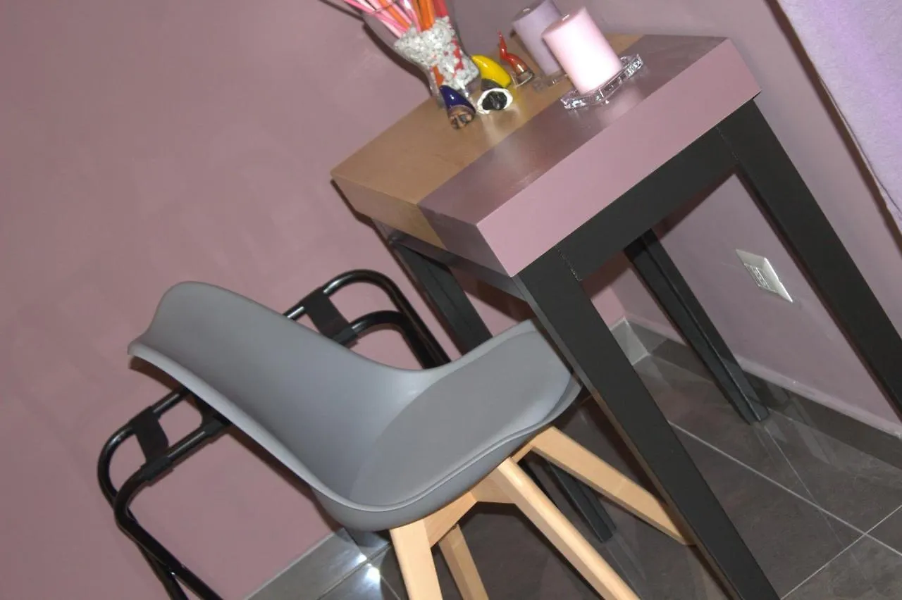** Guest house Be Italian Room Bovio 23 Naples Italy